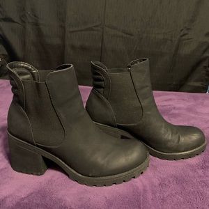 Black heeled boots size 8.5 from Journeys